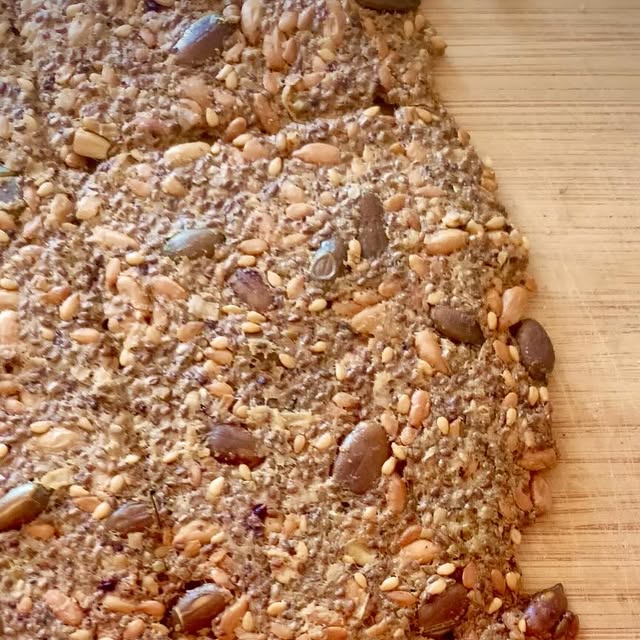 Seed Crackers by Skarabo Life